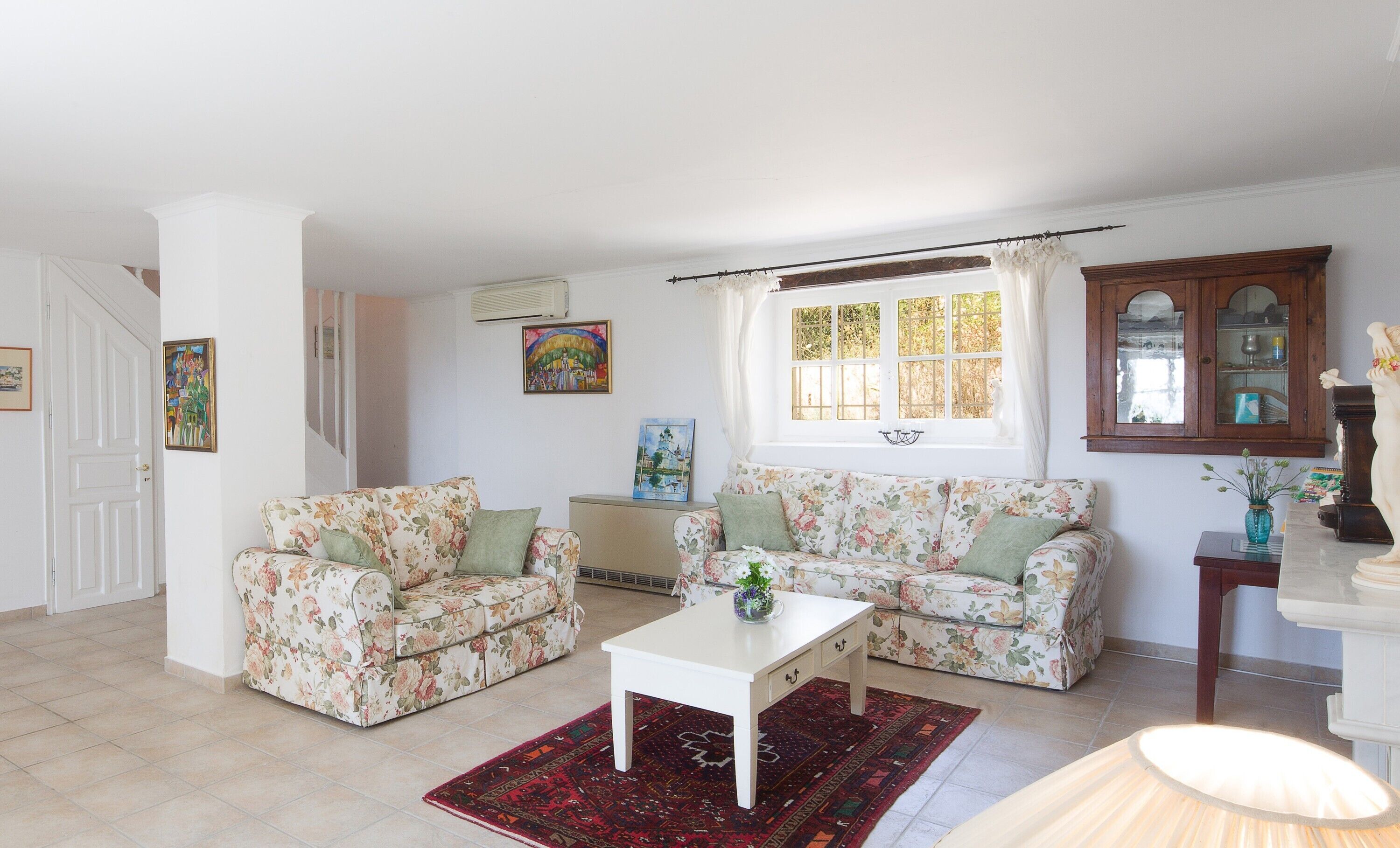 TV, fireplace, ping pong