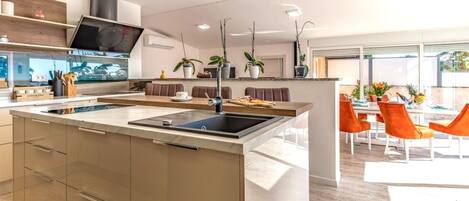 Réfrigérateur, micro-ondes, four, lave-vaisselle