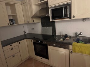 Dormitorio compartido, 2 habitaciones, fumadores, balcón | Interior