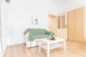 Basic Apartment | Living area - Simple 1BR Apartment Long Stay Belvedere (Vienna)