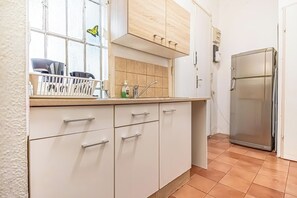 Basic Apartment | Private kitchen - Simple 1BR Apartment Long Stay Belvedere (Vienna)