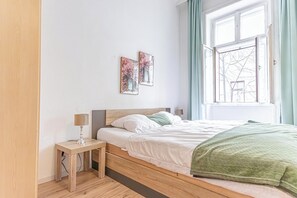 Iron/ironing board, free WiFi - Simple 1BR Apartment Long Stay Belvedere (Vienna)
