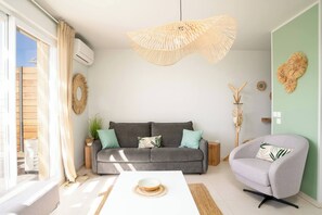 TV - High-end T2, sea view, beachfront (Martigues)