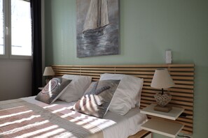 3 bedrooms, in-room safe, desk, iron/ironing board - 300 m from beach. Comfort, terrace, wifi, bed linen, garden, swimming pool, parking lot (Moliets-et-Maa)