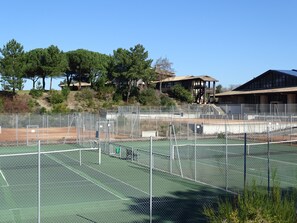 Sports court - 300 m from beach. Comfort, terrace, wifi, bed linen, garden, swimming pool, parking lot (Moliets-et-Maa)