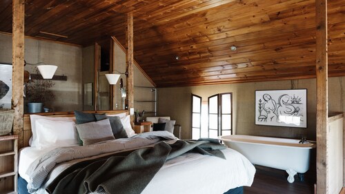 Le Barn - beautiful restored barn with modern conveniences