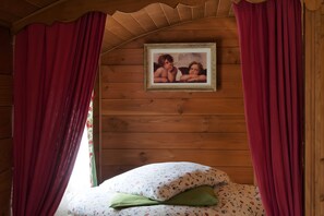 1 soveværelse, sengetøj