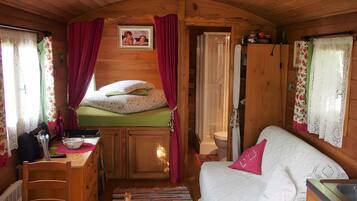 1 bedroom, bed sheets