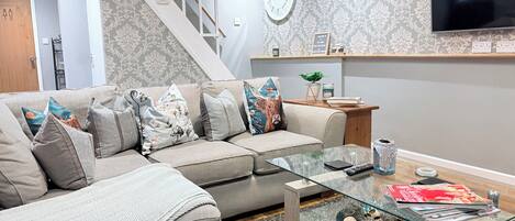 House, 2 Bedrooms | Living room | Books