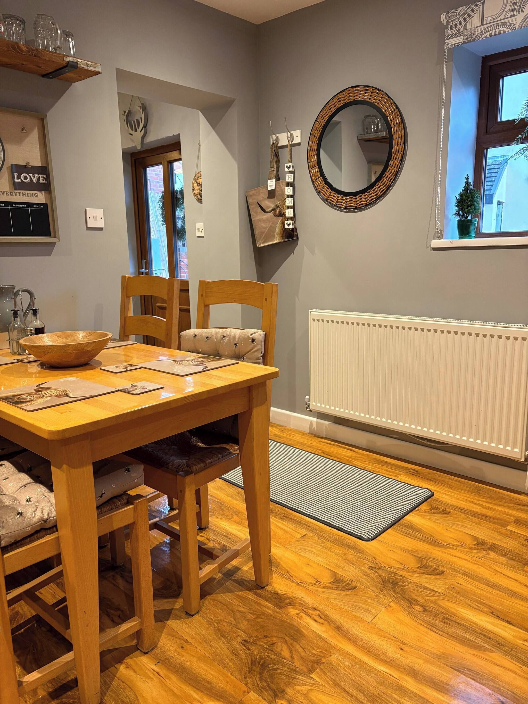House, 2 Bedrooms | Dining room