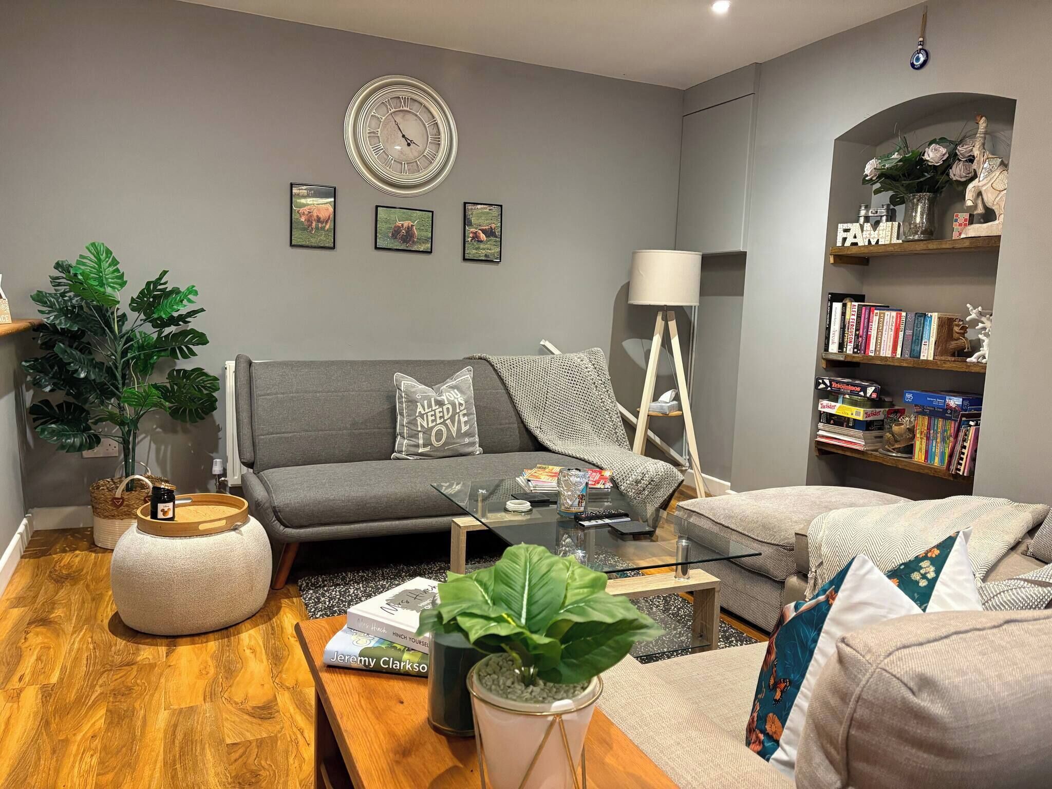 House, 2 Bedrooms | Living room | Books