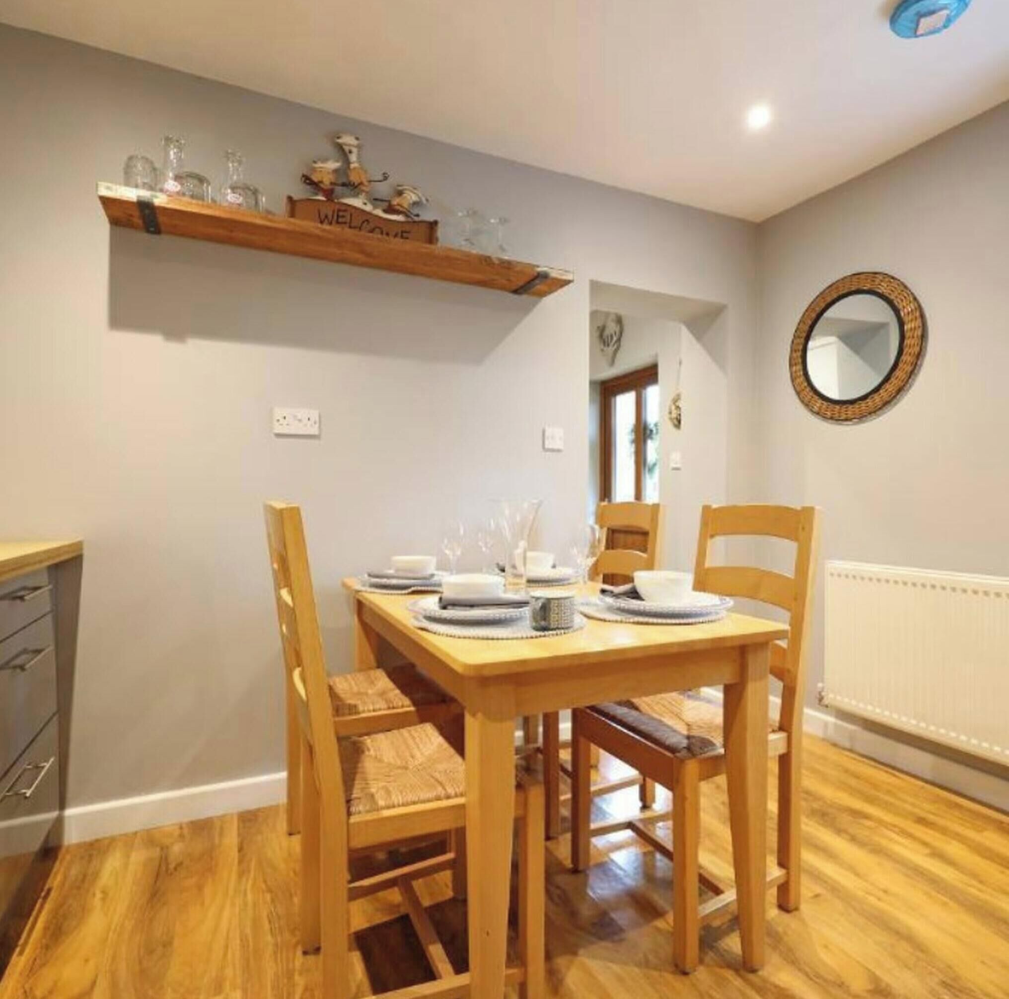 House, 2 Bedrooms | Dining room
