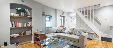 House, 2 Bedrooms | Living room | Books