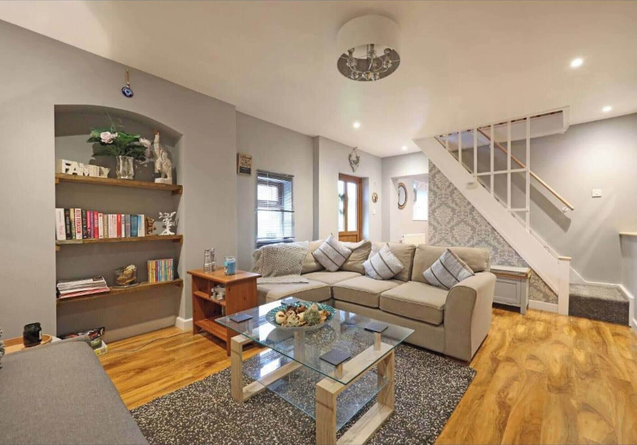 House, 2 Bedrooms | Living room | Books