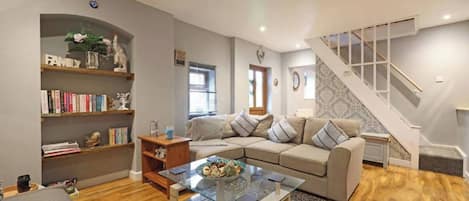 House, 2 Bedrooms | Living room | Books