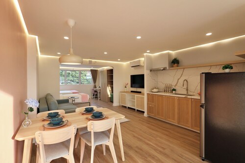 Alesea Suites: Surf Town Deluxe Suite 1