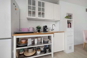 Fridge, oven, stovetop, dishwasher - Bright Apartment in Krakow | With Space to Work Remotely (Kraków)