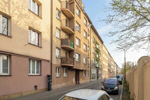 Exterior - Bright Apartment in Krakow | With Space to Work Remotely (Kraków)