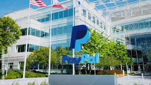 A modern building with a large PayPal sign in front. - Spacious and cozy home in San Jose with a park view (San Jose)