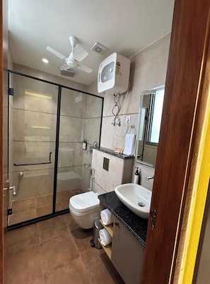 Shower, towels, soap, shampoo - S by Z Hotels, Banni Square (Gurugram)
