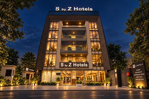 S by Z Hotels, Baani Square