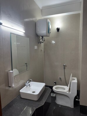 Bathroom - Hotel Dolphin katra (Katra)
