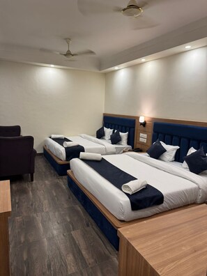 Deluxe Double Room - Hotel Dolphin katra (Katra)