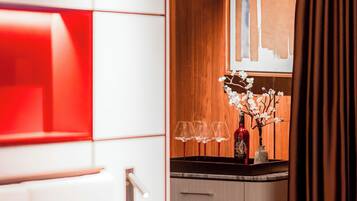 Een kluis op de kamer, verduisterende gordijnen, geluiddichte muren