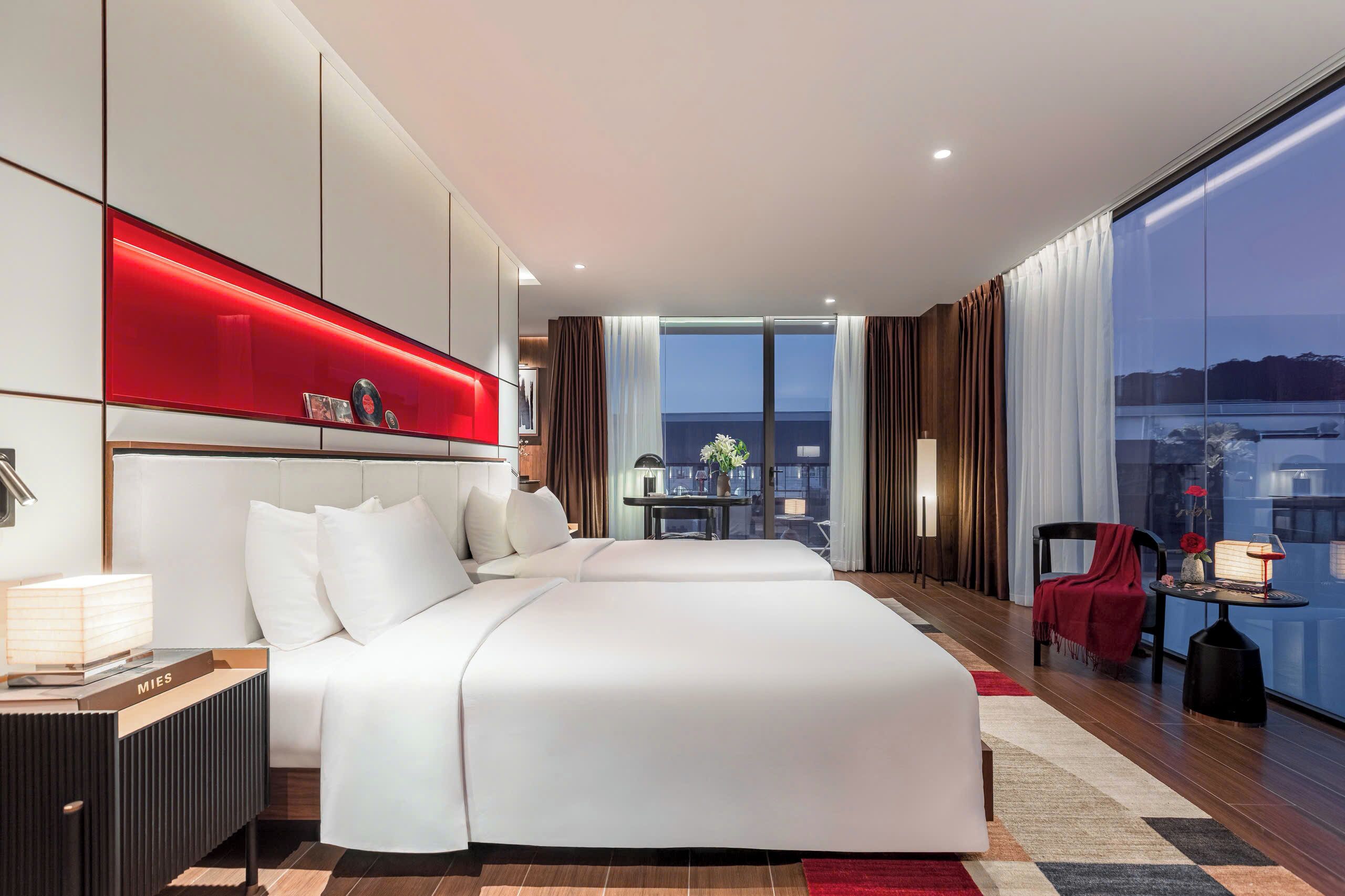 Phòng Suite, quang cảnh đồi núi | Két bảo mật tại phòng, màn/rèm cản sáng, phòng cách âm 