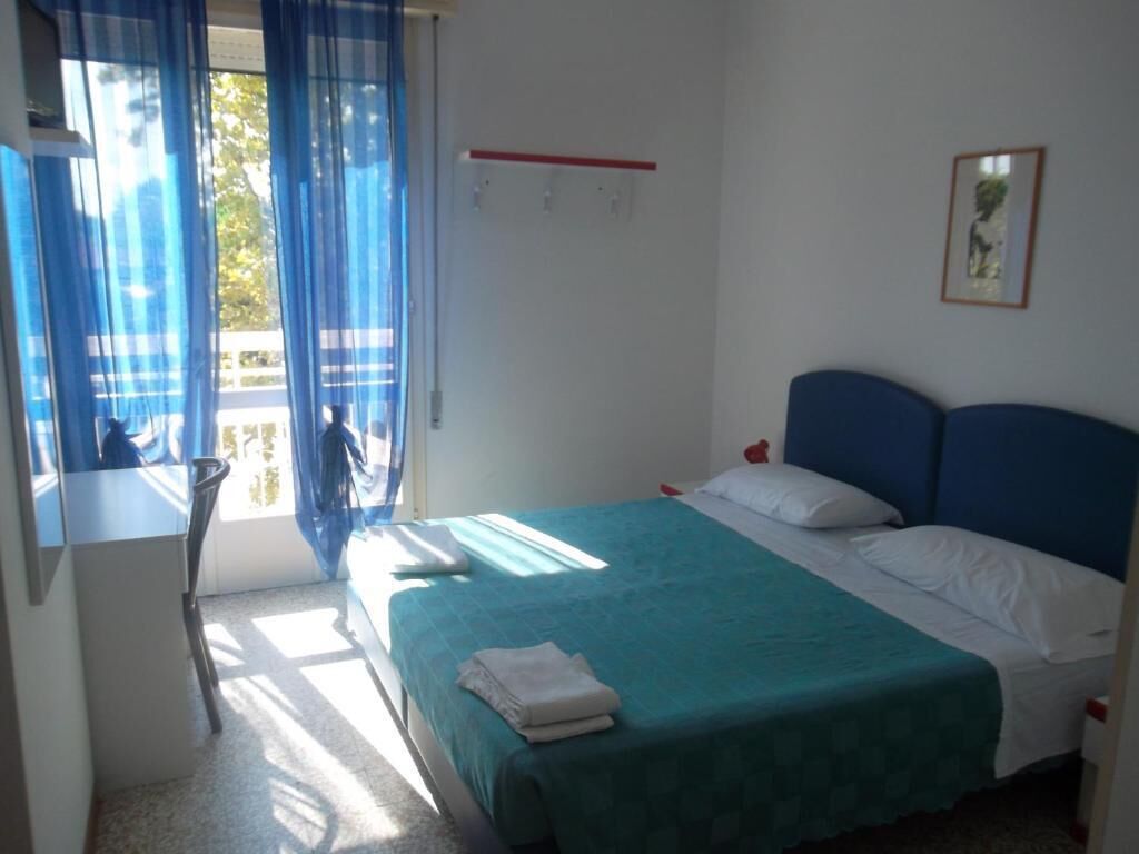 Desk, free WiFi, wheelchair access