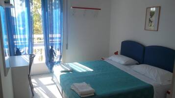 Desk, free WiFi, wheelchair access