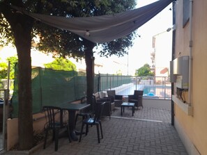 Outdoor dining - Hotel Otello (Punta Marina)