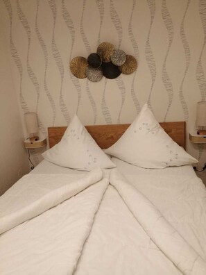 2 bedrooms, free WiFi - Prinzenhof vacation apartment with sea view, balcony & beach chair on the beach included (Grömitz)