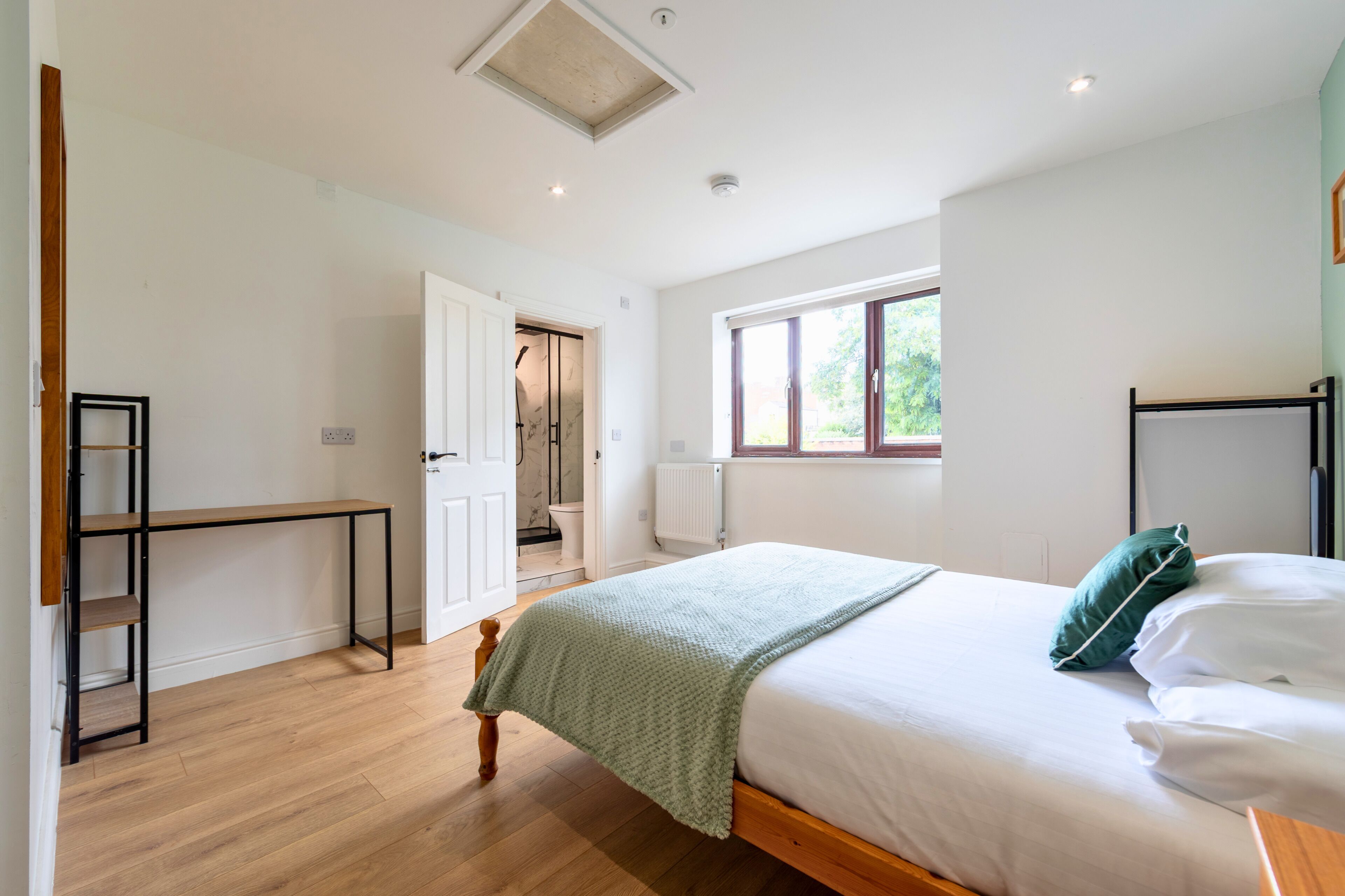 10 bedrooms, desk, iron/ironing board, free WiFi