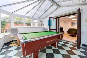 Games room - The Elements Residence (Chepstow)
