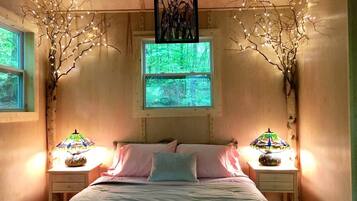 1 bedroom, desk, bed sheets