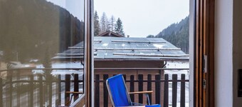 Nice apartment for 4 people with WIFI, TV, balcony and pets allowed