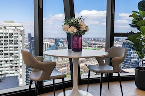 Dining - Aspire Elite Skyline Suite, CBD Views, Pool, Spa, Sauna, Convenience and Comfort (Melbourne)