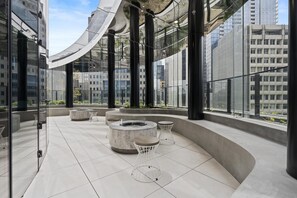 Terrace/patio - Aspire Elite Skyline Suite, CBD Views, Pool, Spa, Sauna, Convenience and Comfort (Melbourne)