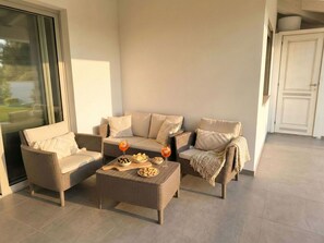 Terrace/patio - Beautiful apartment for 4 guests with WIFI, A/C, private pool, TV and terrace (Posada)