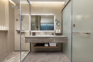 Business-Suite, 1 King-Bett, Nichtraucher | Badezimmer