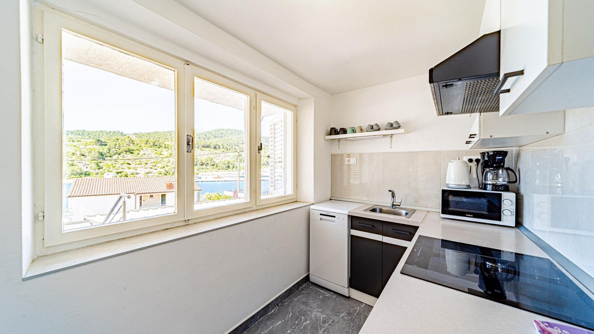 Frigorifero, microonde, forno, lavastoviglie