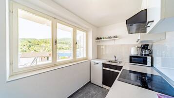Frigorifero, microonde, forno, lavastoviglie