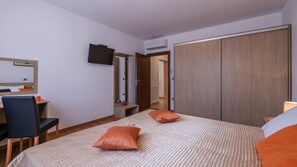 Iron/ironing board, free WiFi, bed sheets - Villa Doris by Villas Guide (Vodnjan)