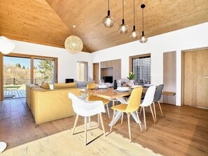 Dining - Wonderful private villa for 6 guests with WIFI, TV, terrace and panoramic view (Ostrov)
