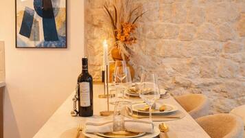 Studio, City View | Dining