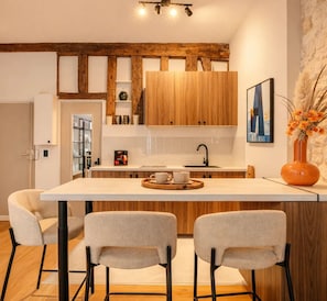 Studio, City View | Interior - 1528 Nazareth (Paris)