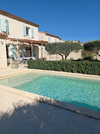 Pool. Guest Room in a Charming Provençal Village with Wi-Fi