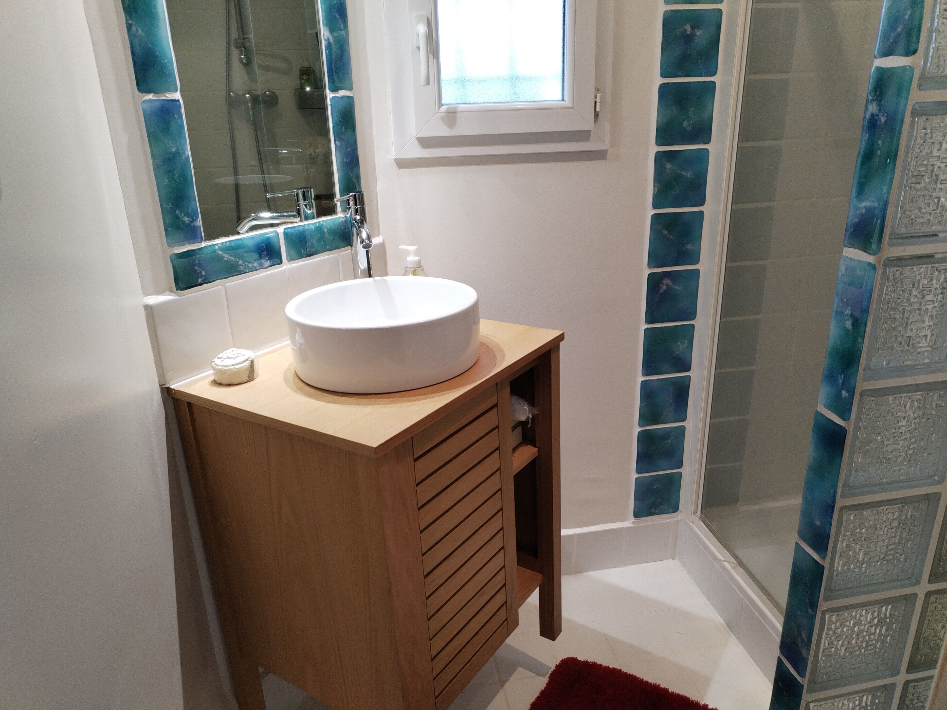 Dusche, Haartrockner, Handtücher