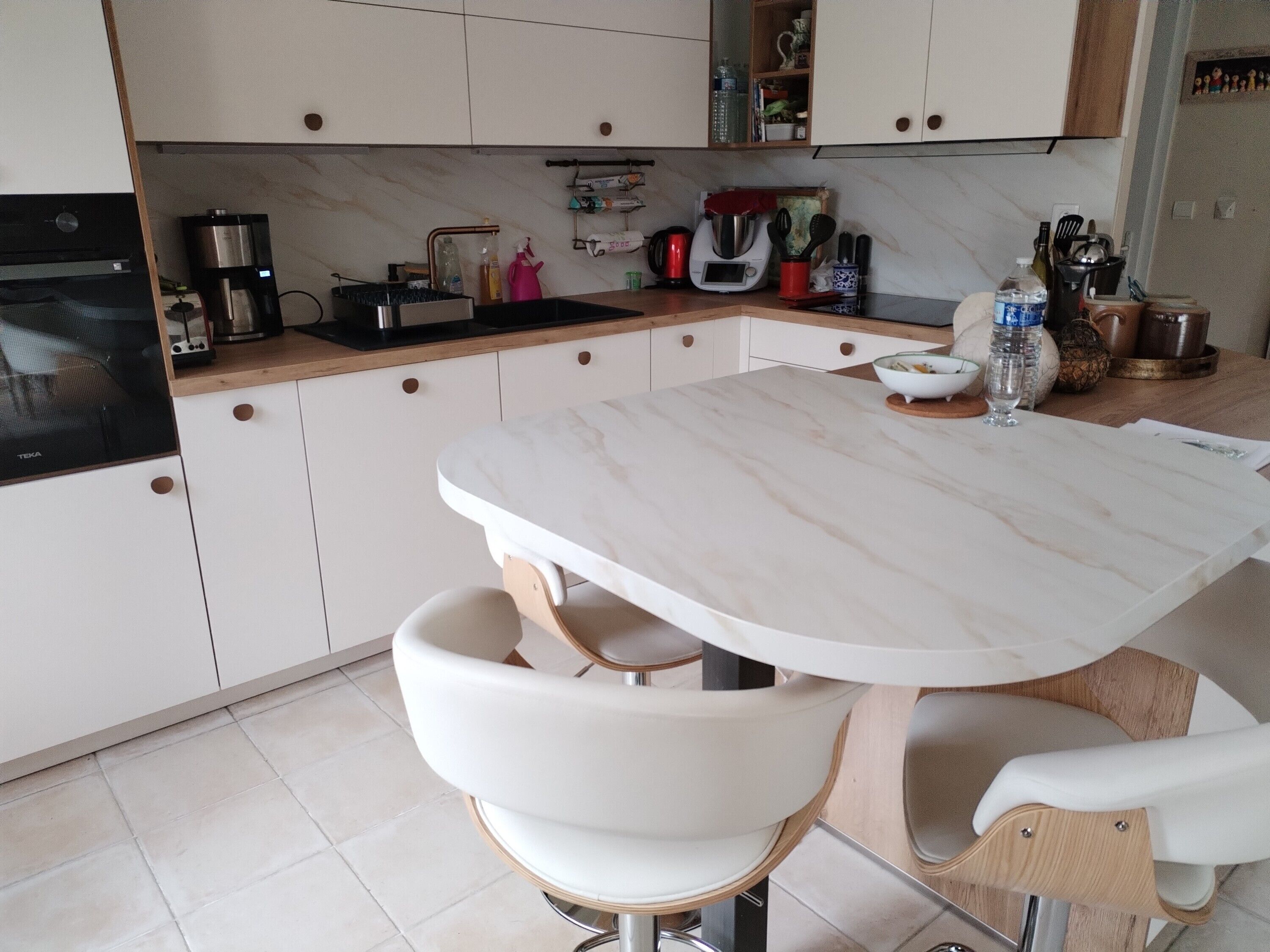 冷蔵庫、電子レンジ、電気ポット、トースター